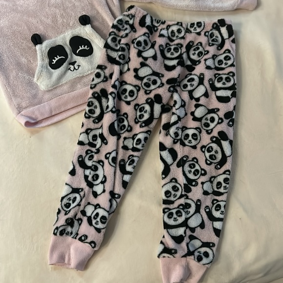 The Children’s Place panda jammies - Picture 2 of 11
